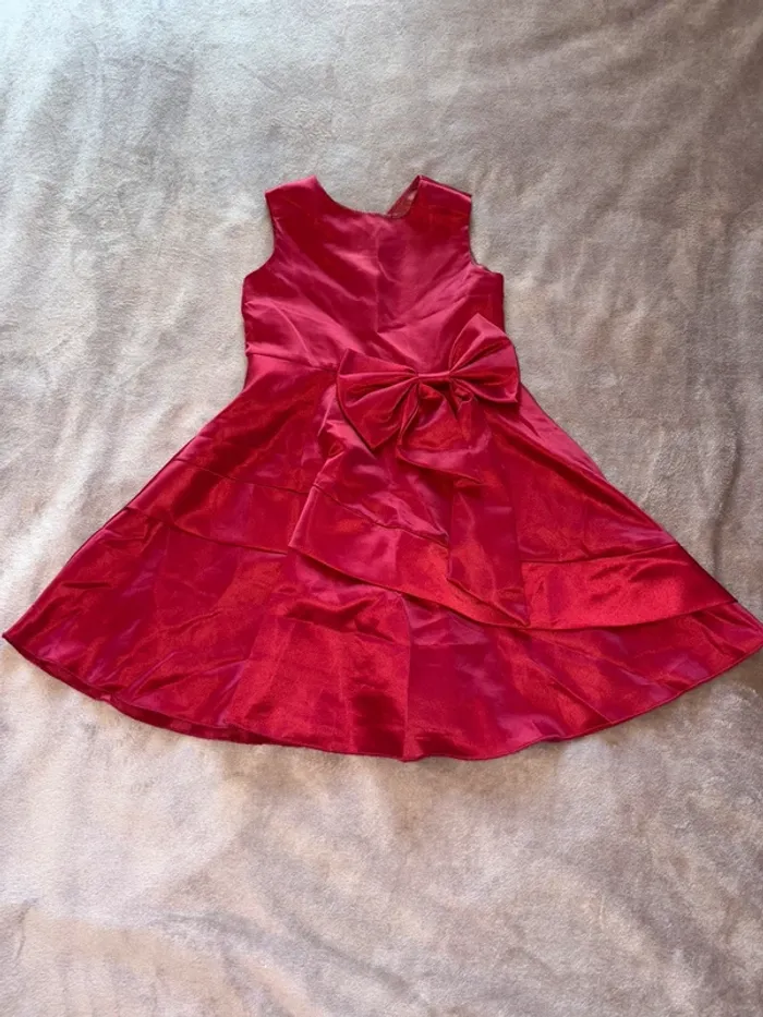 Robe de cérémonie fille taille 4 ans couleur bordeaux en très bon état. - photo numéro 3