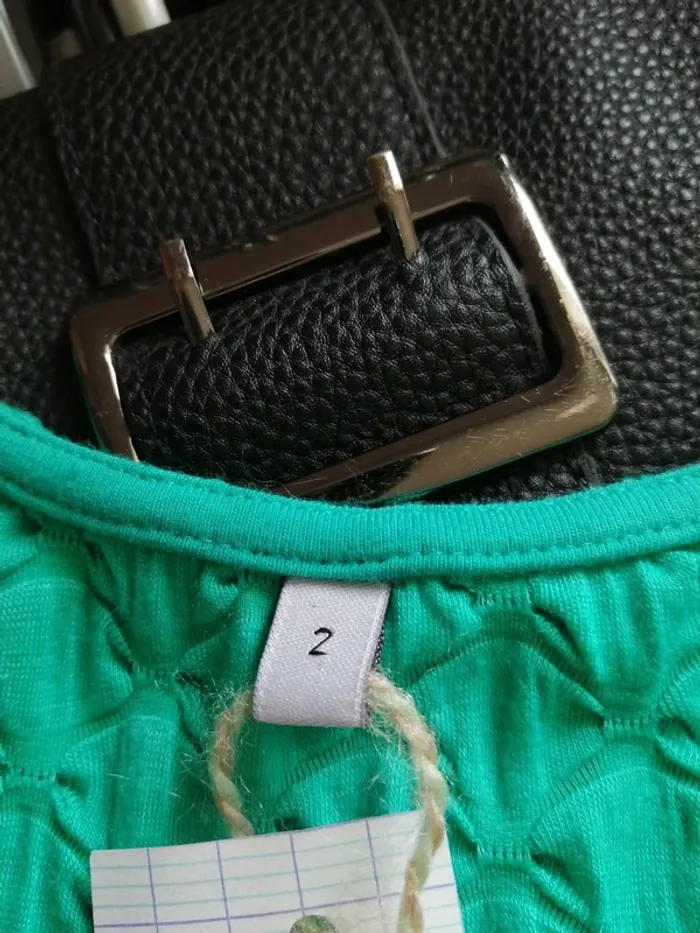 Top vert à reliefs / sans marque / (M) - photo numéro 5