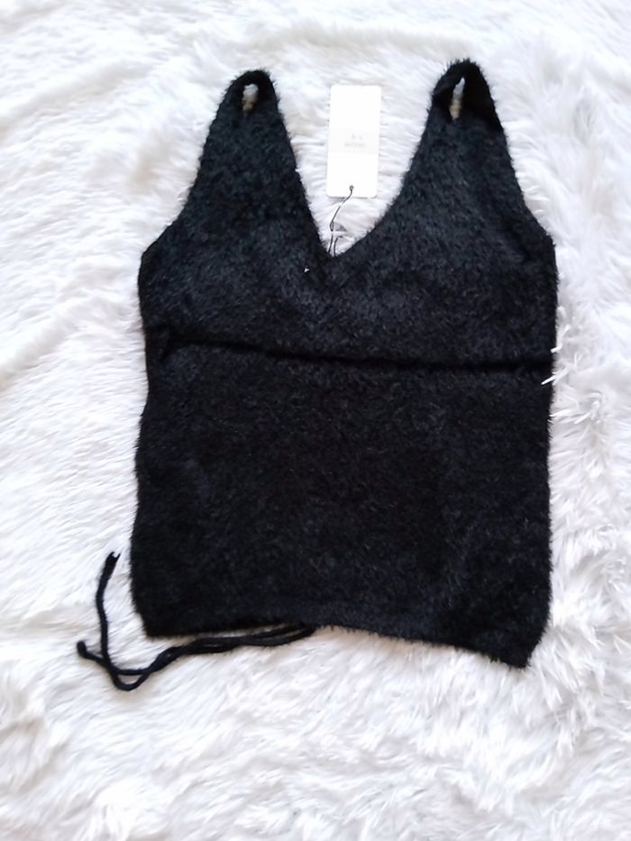 Crop top noir duveteux Taille S/M Neuf - photo numéro 2