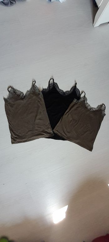 3 débardeurs taille M