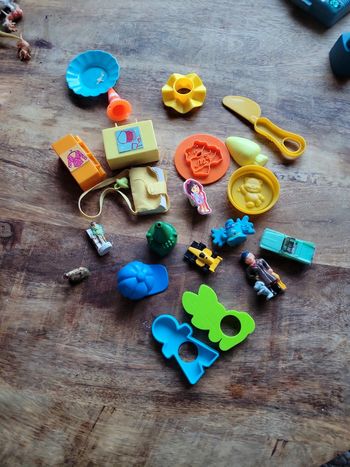 Gros lot en vrac joiet moule dora miniature livre