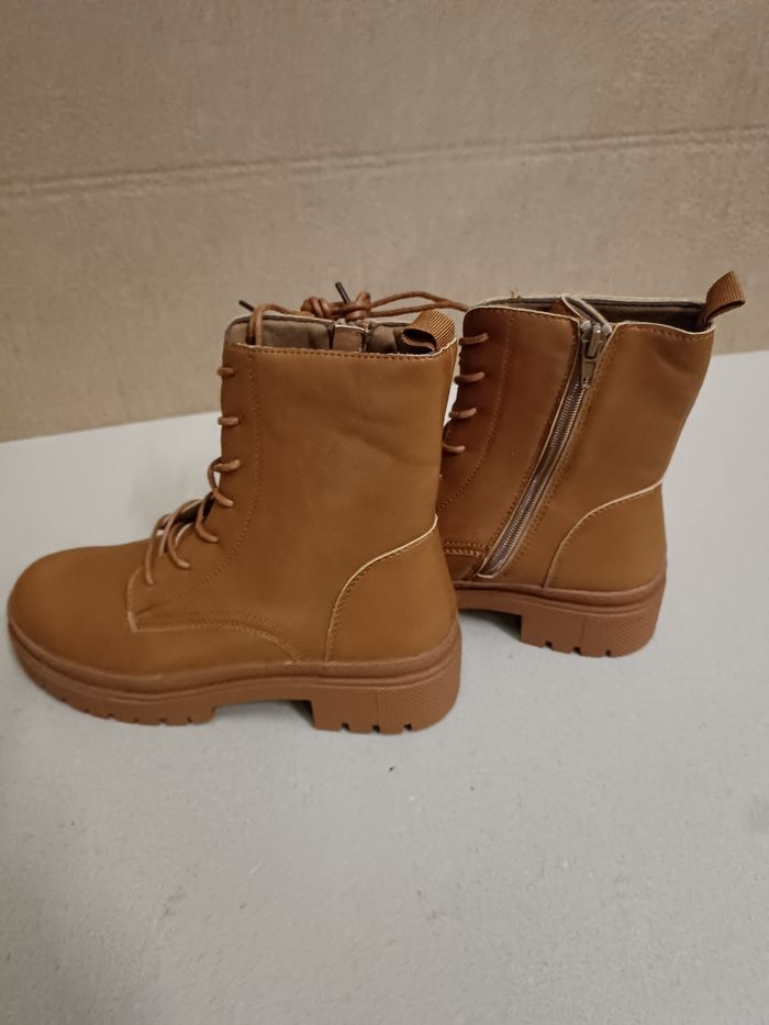 Bottines à lacets marron taille 37, 38, 39 ou 40 - photo numéro 2