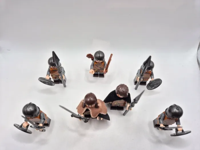 Figurines type lego 7 guerriers du loup dont le Roi game of thrones seigneur des anneaux - photo numéro 6