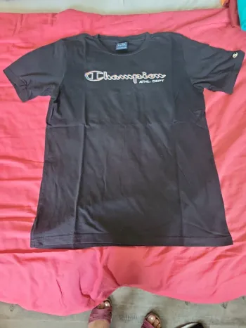 Tee-shirt champion taille 15/16 ans ou s