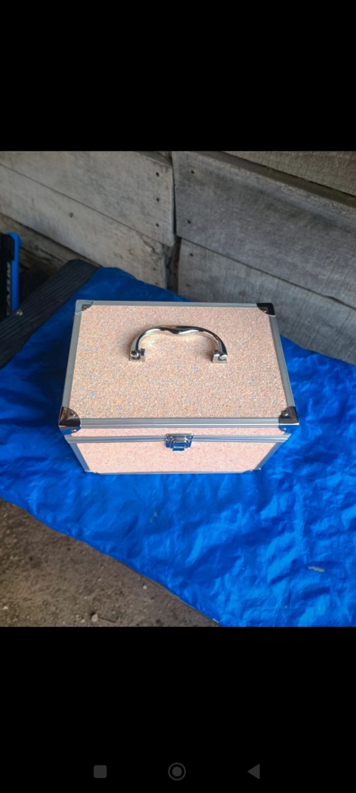 Boîte maquillage - photo numéro 2