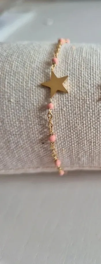 bracelet étoile dorée or perles rose
🌸 en acier inoxydable