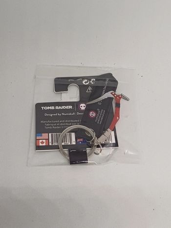 Porte clé Lara Croft Tomb Raider piolet axe