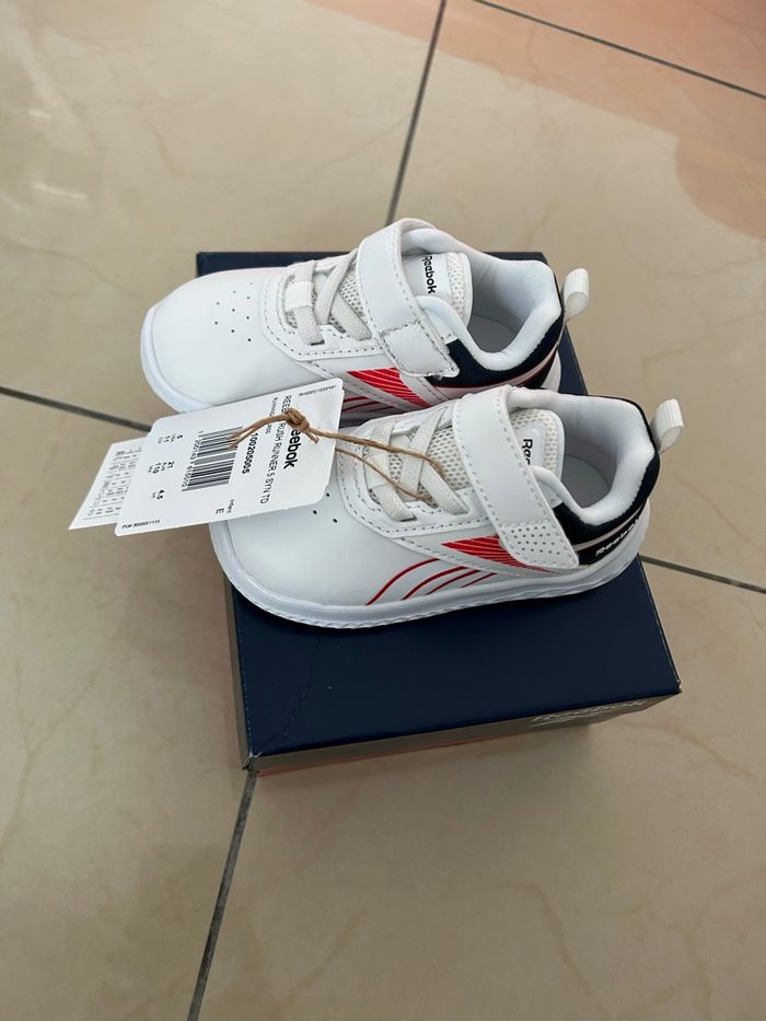 Baskets mixtes marque Reebok taille 21 - photo numéro 3