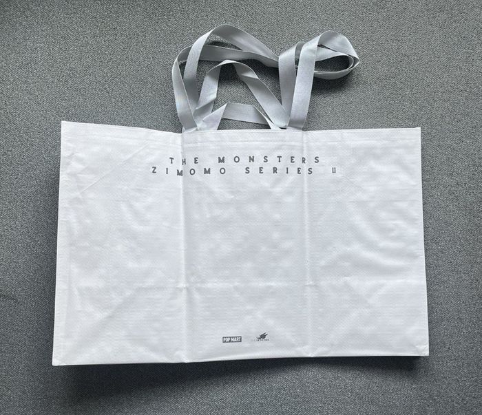 POPMART Les Monstres Labubu Zimomo Ange dans les Nuages Figurine avec Sac Fourre-Tout NEUF & OVP - photo numéro 4