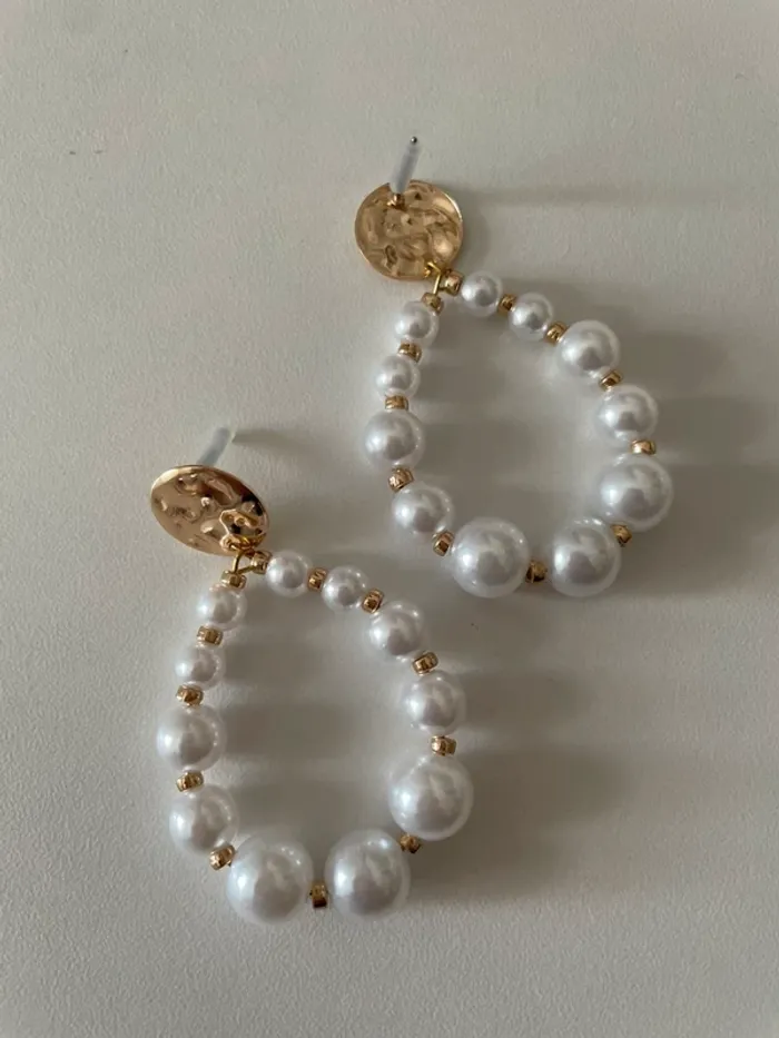 Boucle d’oreille pendantes en perles du groupe MaxMara sans logo,sans étiquette. - photo numéro 3