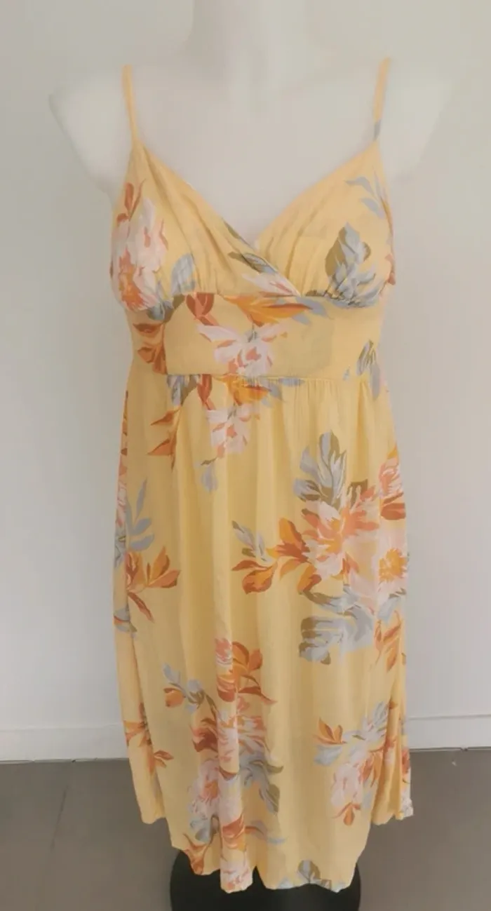 Robe motifs fleurs neuve taille S - photo numéro 3
