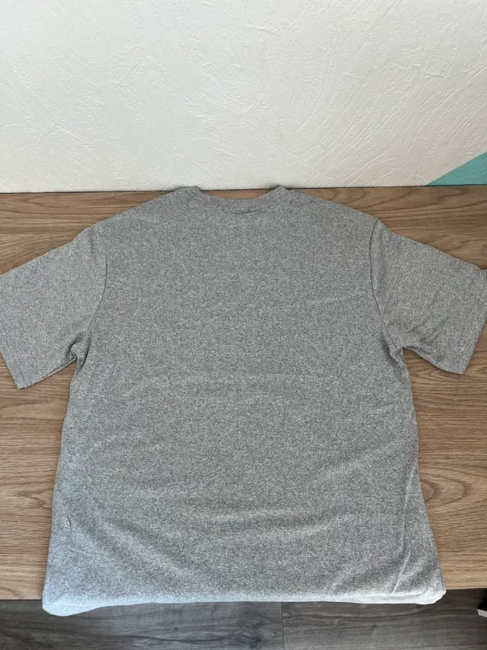 T-shirt gris imprimé tendance - photo numéro 4
