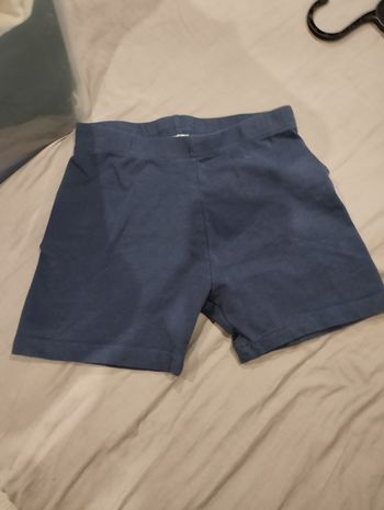 Short en superbe état état marque zeeman taille 12 ans