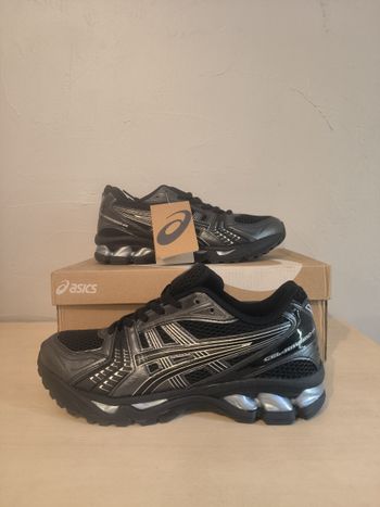 Asics gel Kayano noir et grise taille 43.5 neuve