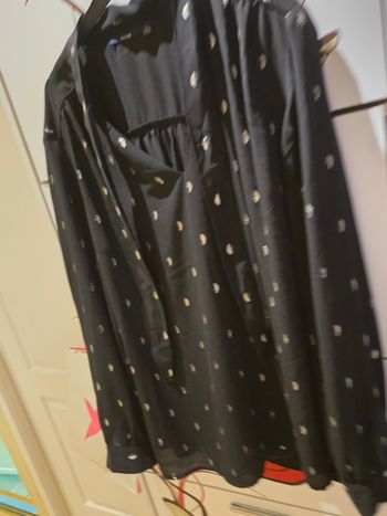 Blouse noire/dorée à lavallière T.44/46 Kiabi