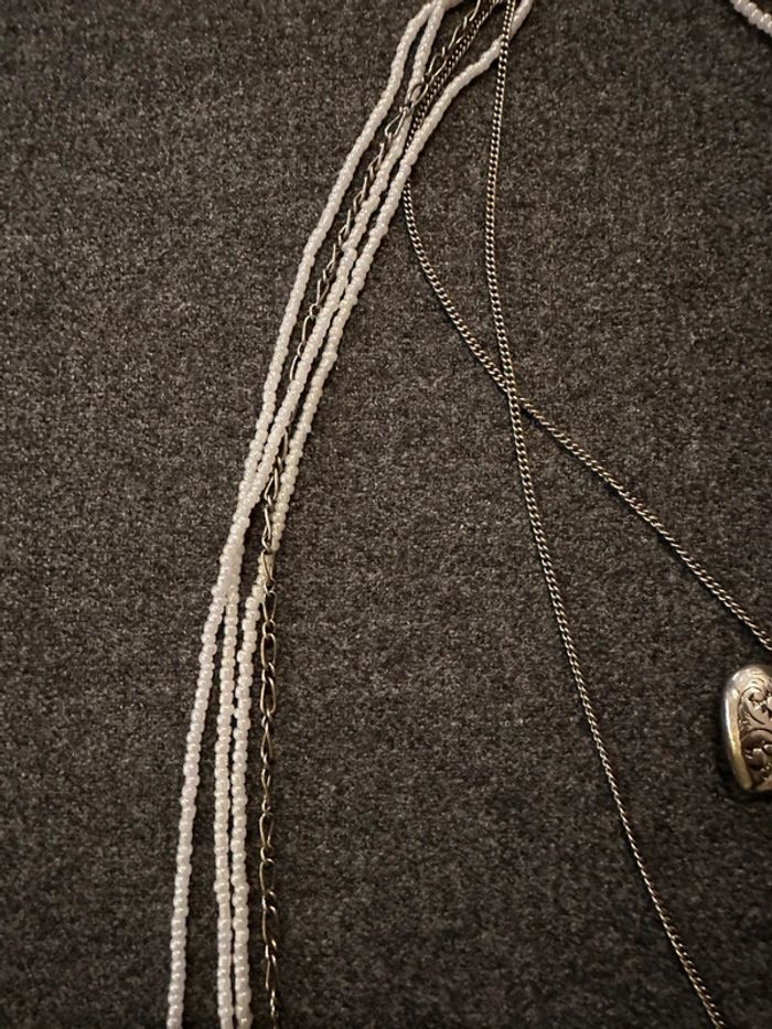 Collier sautoir multi rang argenté et perles blanches - photo numéro 5