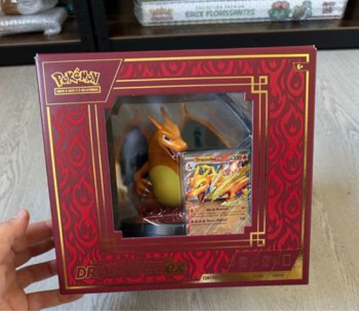 Coffret Superpremium Figurine Dracaufeu