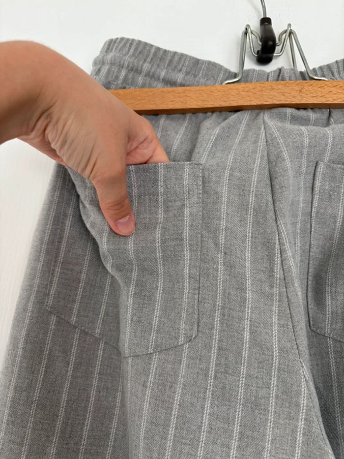 Ensemble chemisier à volants et pantalon rayé S Stradivarius très bon état🤍 - photo numéro 13