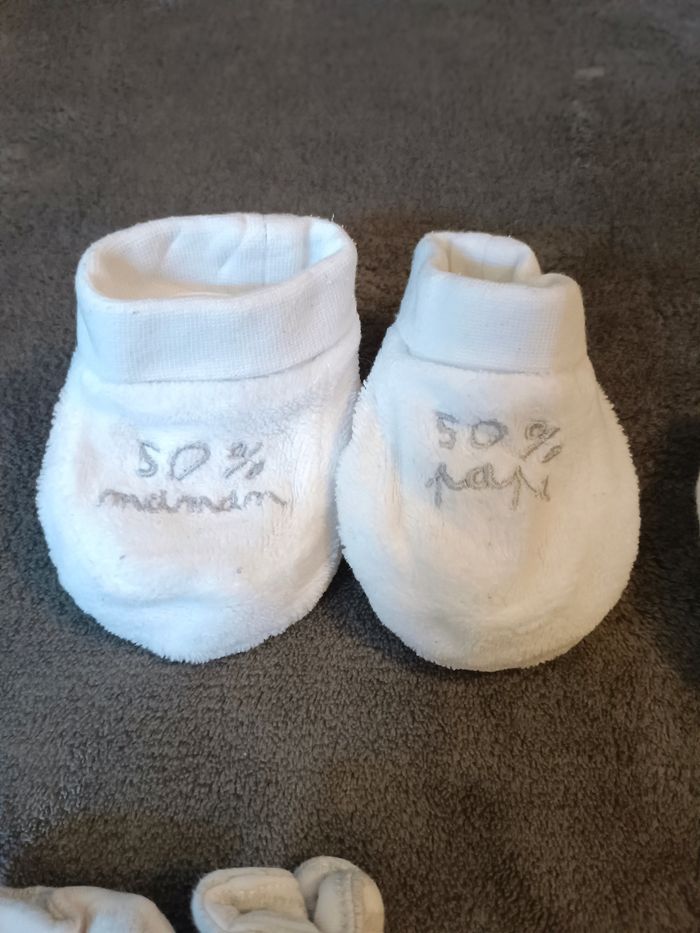 Lot chaussons et gants nourrisson - photo numéro 3