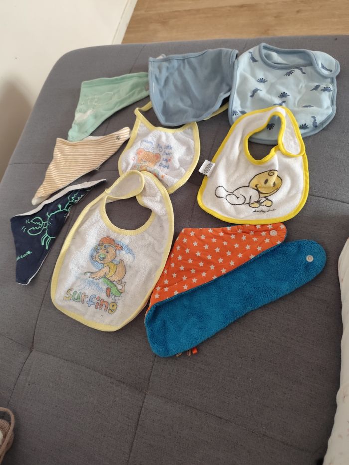 Lot de bavoirs - photo numéro 2