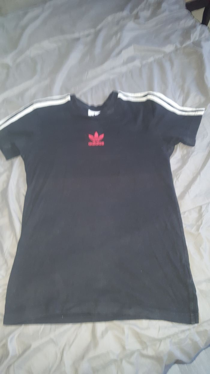 tee shirt Adidas S très bon état.