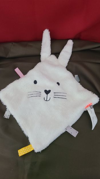 Doudou lapin Hema blanc carré