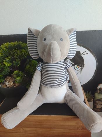 Doudou éléphant gris blanc oreilles t-shirt rayé bleu Obaïbi Okaïdi Peluche