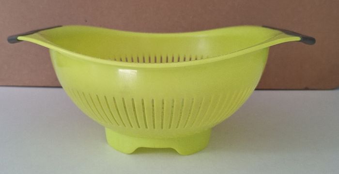 Passoire en plastique bicolore - photo numéro 3