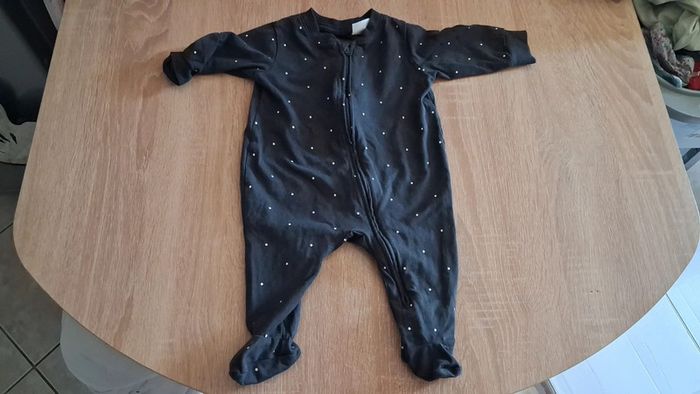 Lot pyjamas 2-4 mois - photo numéro 3