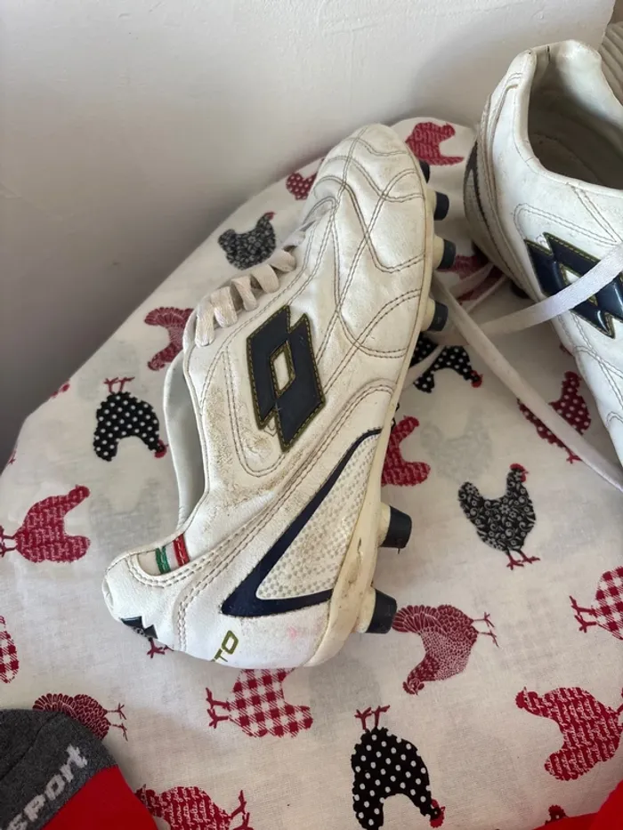 Crampons loto, taille 38 plus paire de chaussettes de foot n° 196 - photo numéro 4