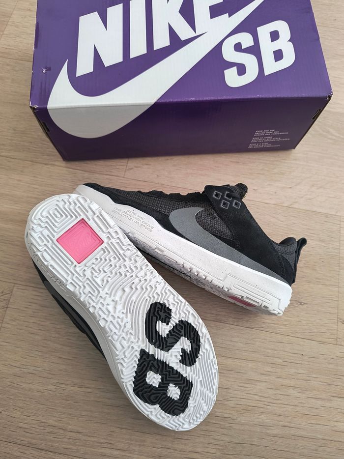 Baskets chaussures Nike SB day one taille 38.5 unisex neuves - photo numéro 7