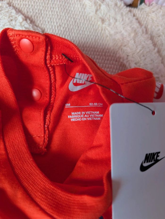 Combinaison 6 mois Nike neuf - photo numéro 6