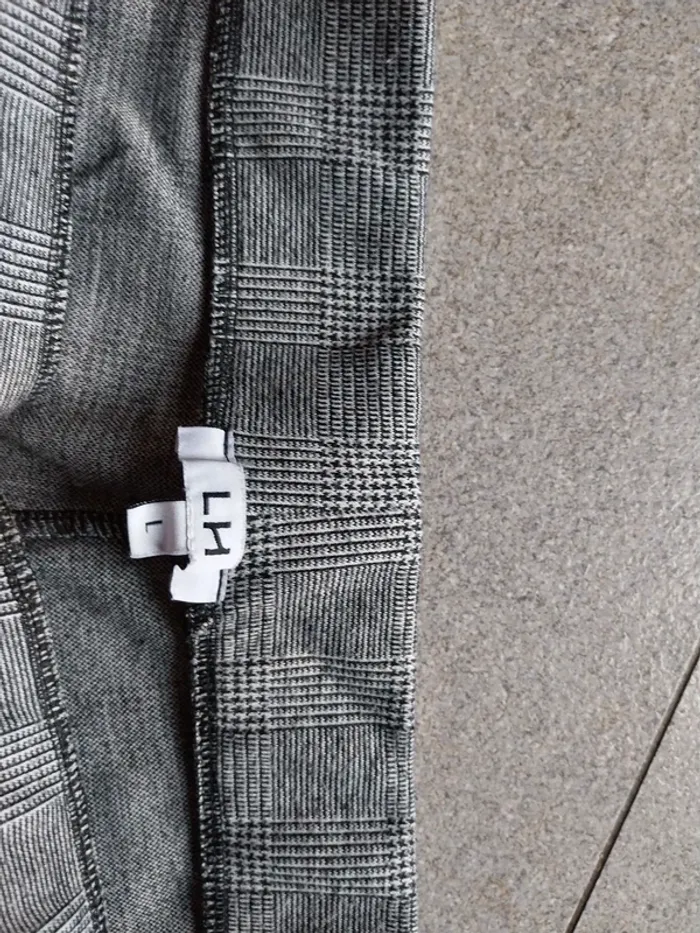 Pantalon noir gris et blanc - photo numéro 3