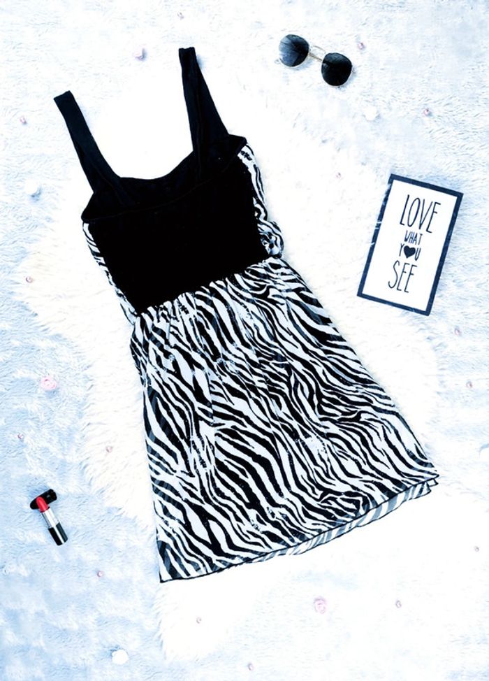 Robe d'été zébrée légère doublée- T.S ou T.36 🖤 - photo numéro 3