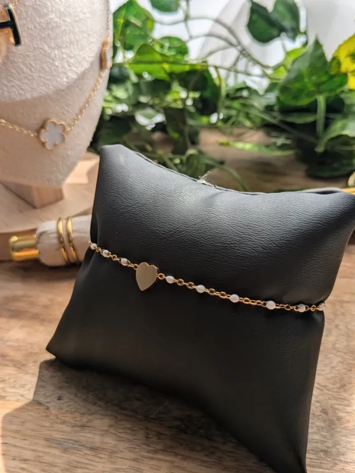 Bracelet cœur petites perles blanches et cœur doré - photo numéro 5