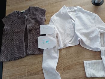 Lot 2 gilets 8 ans