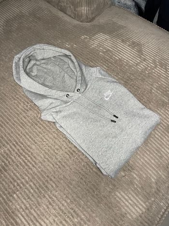 Sweat à capuche Nike gris – très bon état