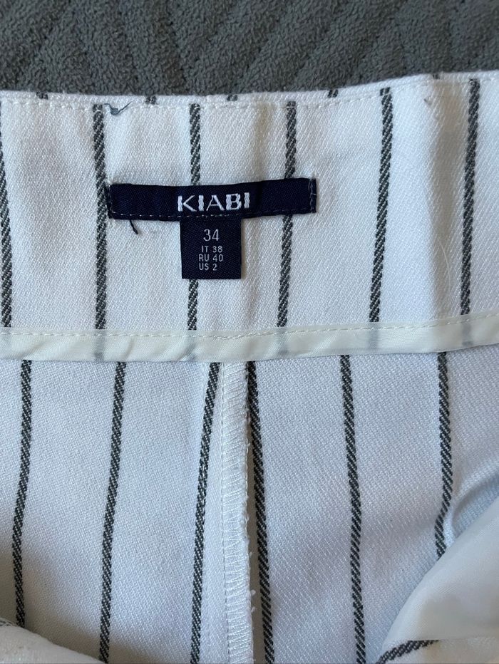 Short classe Kiabi taille 34 noir et blanc avec 2 poches à l’avant - photo numéro 2