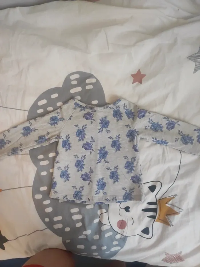 Pull sweat 4 ans neuf