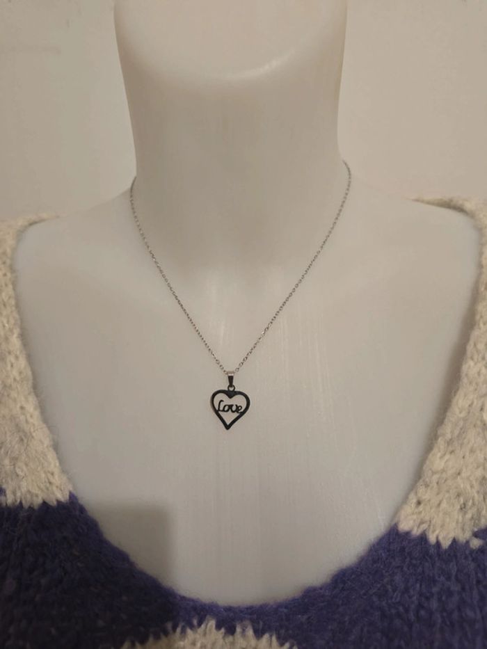 Magnifique collier neuf en acier inoxydable