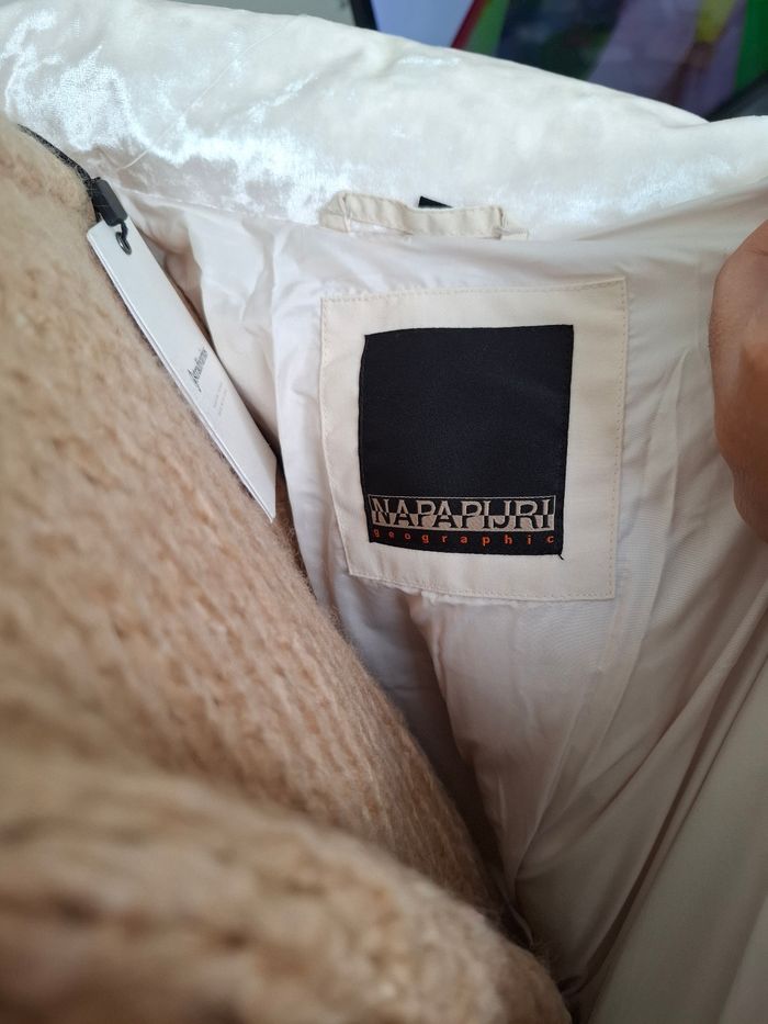 Doudoune Napapijri effet velours beige – chaude & stylée – taille M (neuve) - photo numéro 4