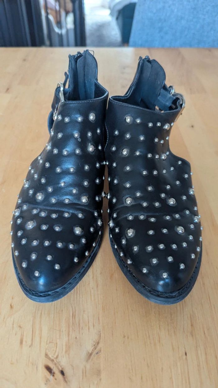 Boots mocassins ouverts cloutés noir - photo numéro 4