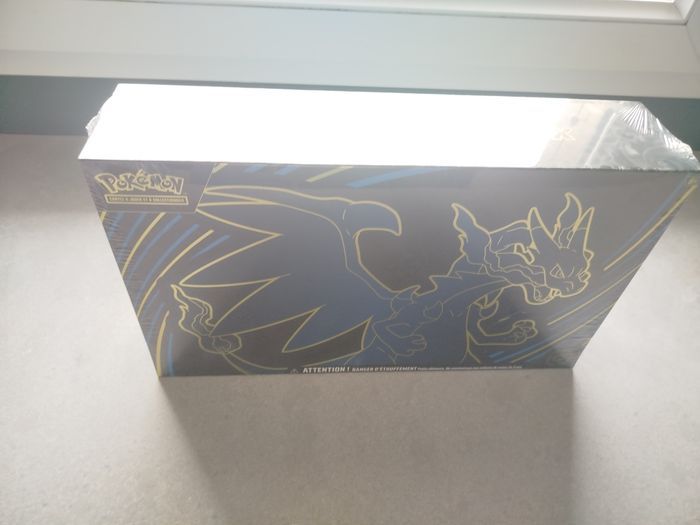 Pokémon - Coffret UPC Ultra Premium Dracaufeu - photo numéro 2