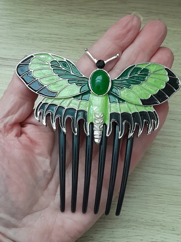 Peigne Papillon Titanic porté par Rose - photo numéro 7