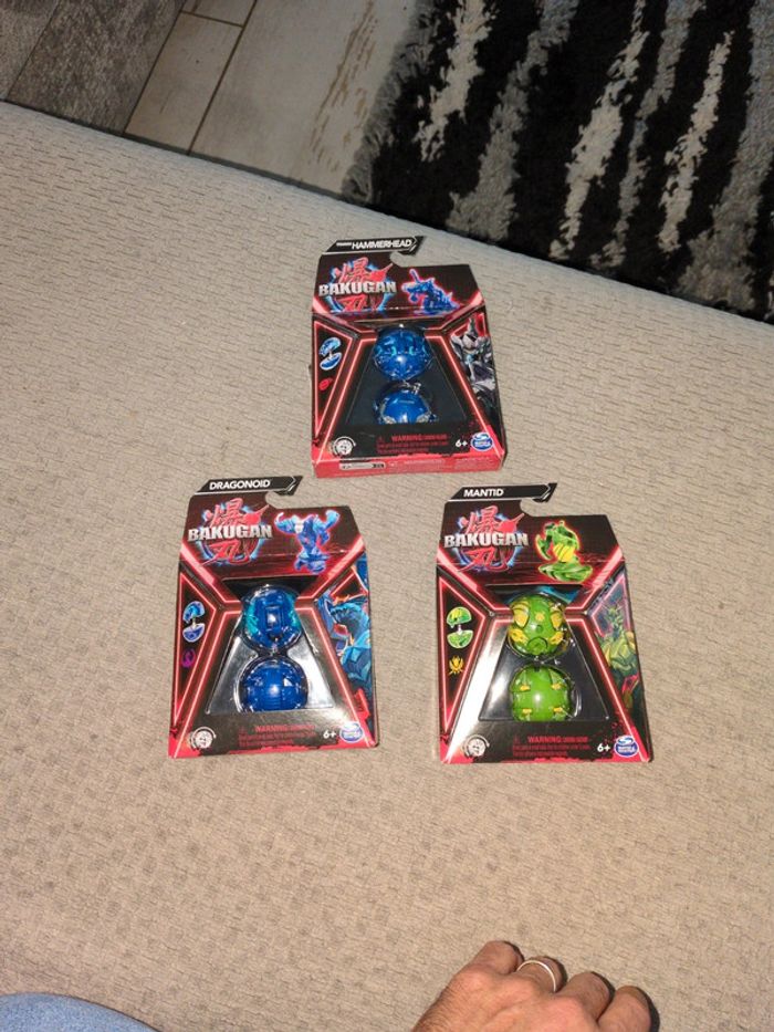 Lot de 3 boîtes de figurines Bakugan