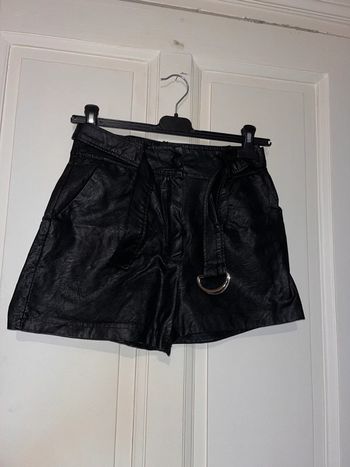 Short en simili cuir new collection taille 36