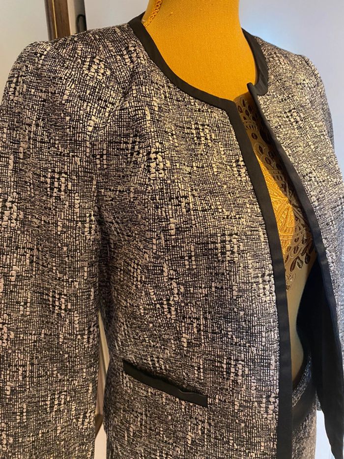 Tailleur jupe - photo numéro 2