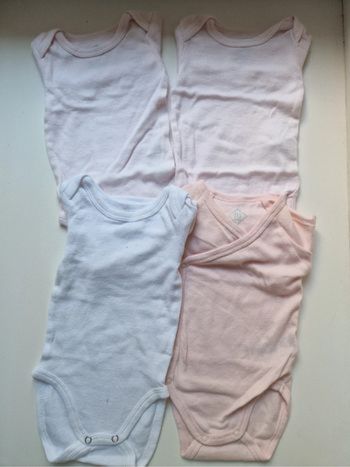 Lot 4 bodys Tex 3 mois