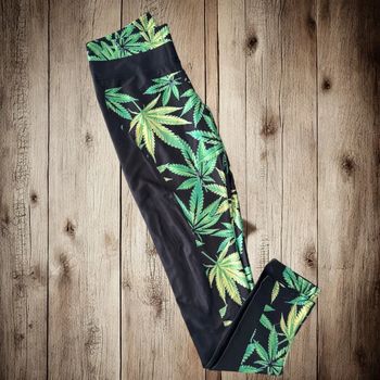 🌸 Legging noir avec feuille vert - Taille 38 🌸