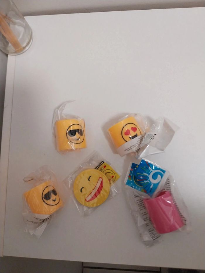 Lot de ressort Smiley avec gomme et ressort licorne